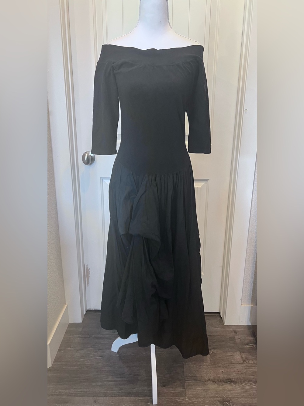 Luna Luz Dart & Tie Minimalist Dress
Origami Bubble Dress Sz Medium